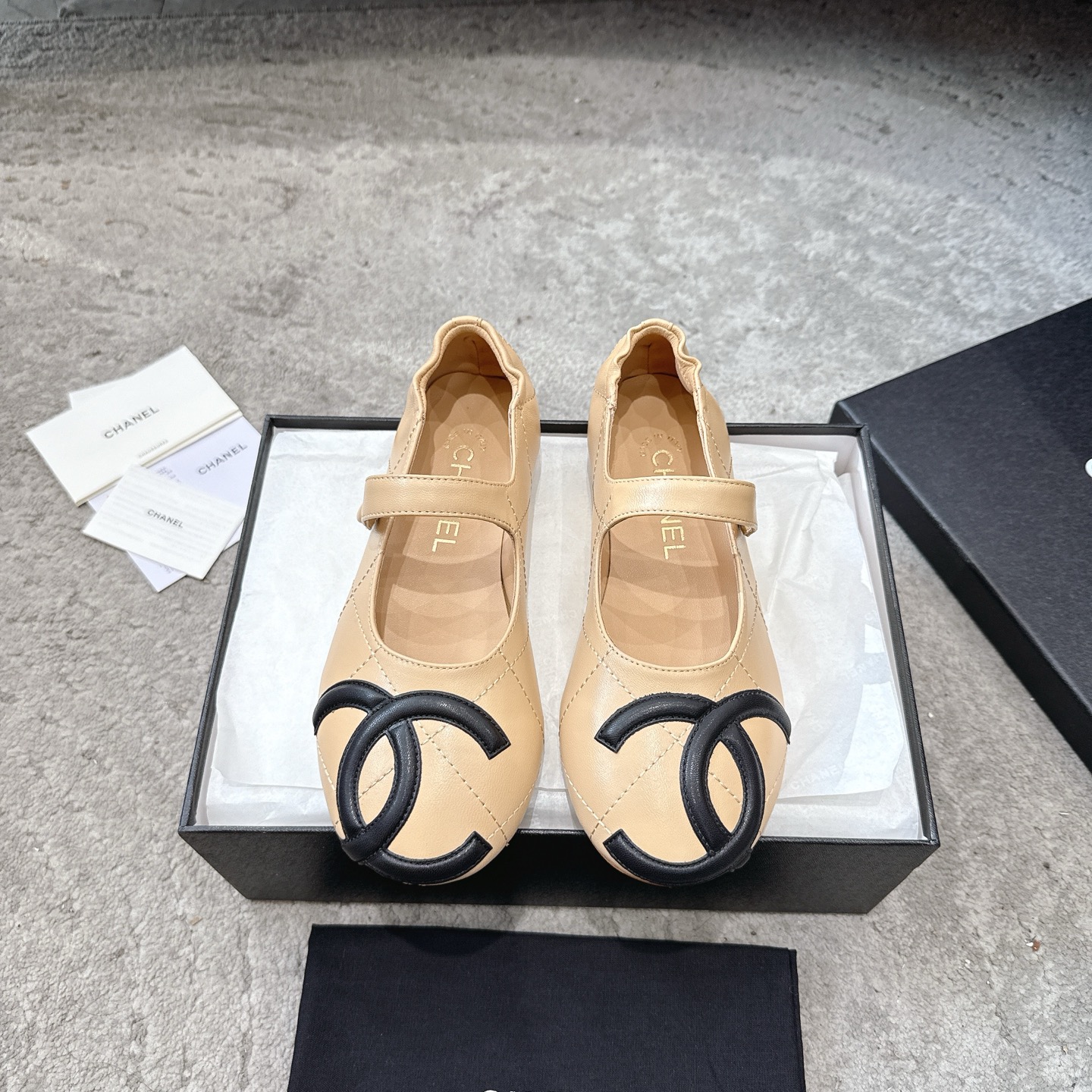 CHANEL Mary Jane sandales défilé, doublure en agneau, semelle en cuir véritable italien, illumine le teint et rehausse l'allure