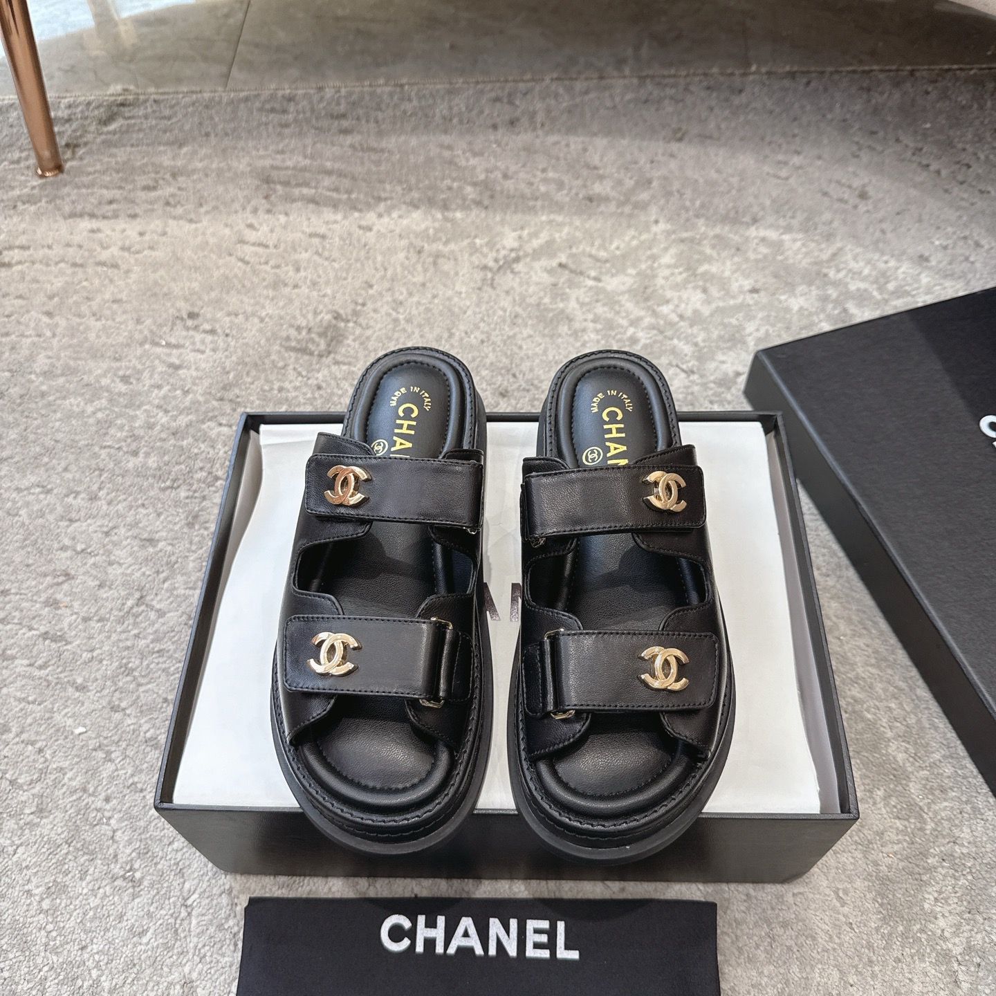 CHANEL Sandals Cowhide Makes Feet Look Fair Elegant Style