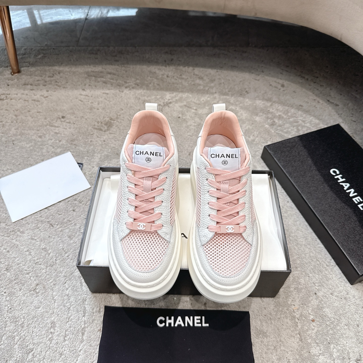 CHANEL baskets sneakers｜qualité boutique haut de gamme｜multi-artisanat + mélange de couleurs contrastées｜cuir de première couche