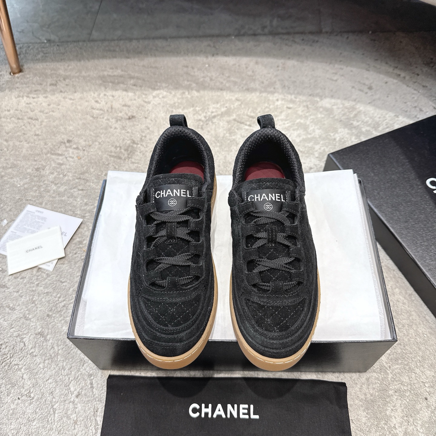 CHANEL baskets sneakers｜qualité boutique haut de gamme｜multi-savoir-faire + mélange de couleurs contrastées｜cuir de première couche