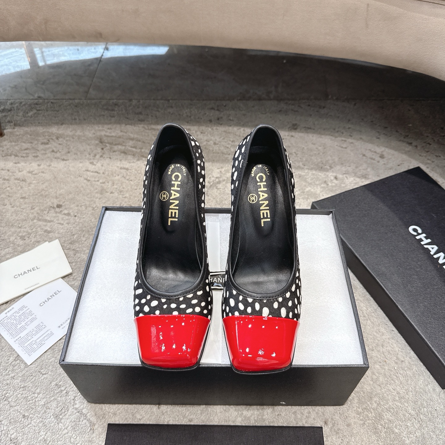 CHANEL Mary Jane sandales modèle défilé doublure en agneau semelle en cuir véritable italien illumine le teint et rehausse l'allure