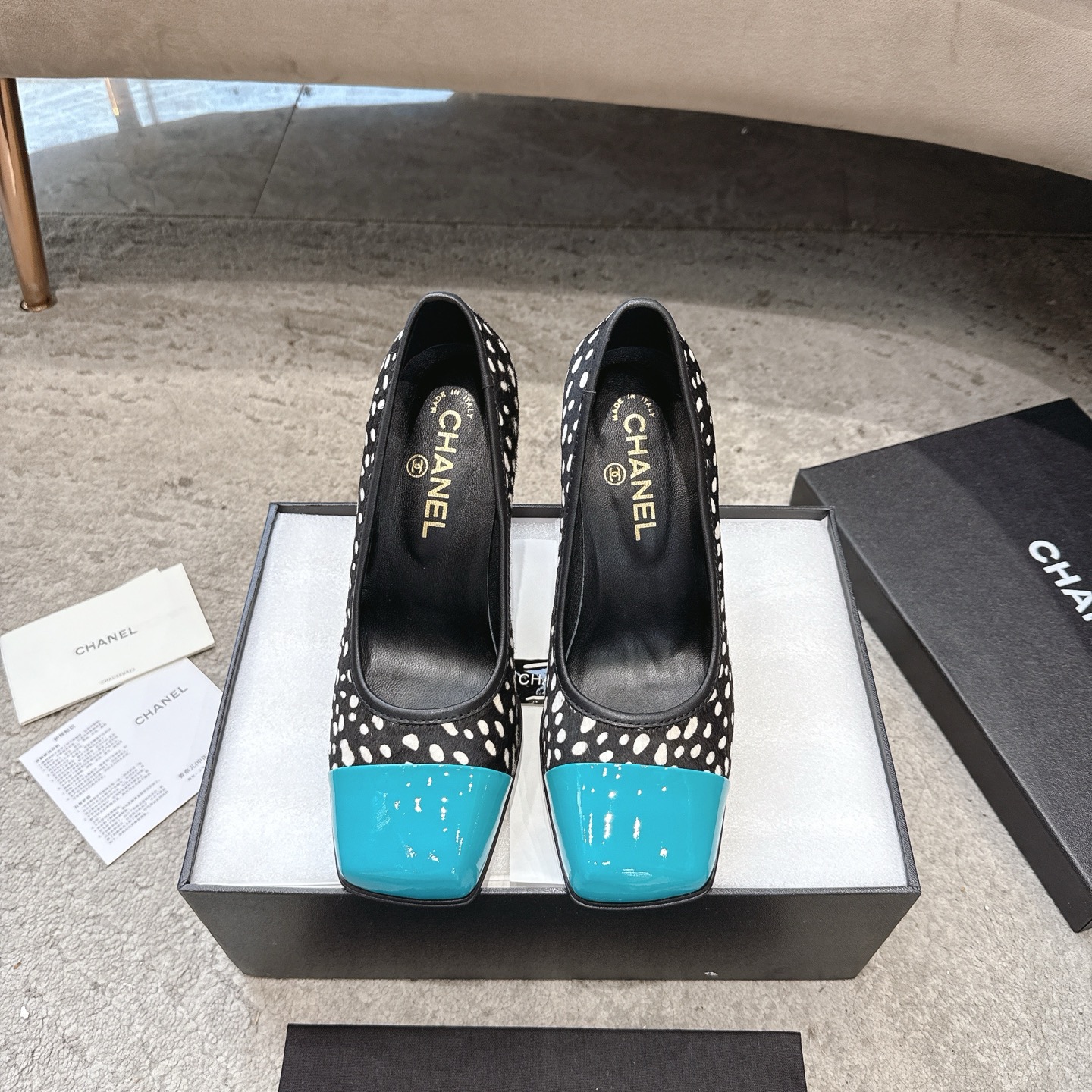 CHANEL Mary Jane sandales défilé, doublure en agneau, semelle en cuir véritable italien, illumine le teint et rehausse l'allure