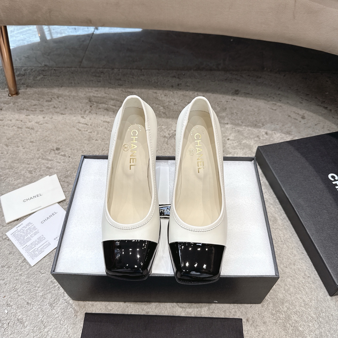 CHANEL Mary Jane sandales modèle défilé doublure en agneau semelle en cuir véritable italien illumine le teint et rehausse l'allure