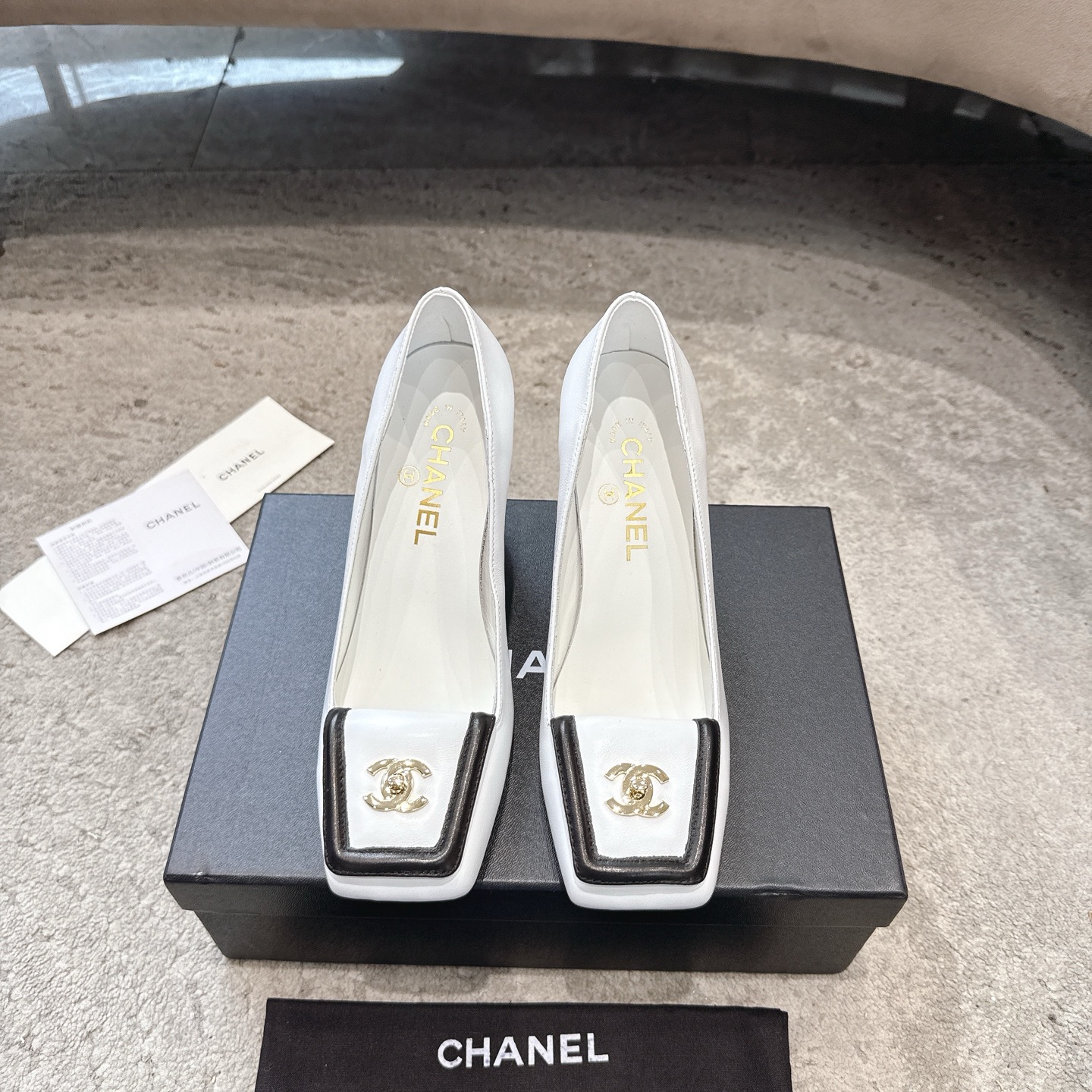 CHANEL Mary Jane sandalen catwalkmodel schapenleren binnenzool Italiaanse leren zool laat huid stralen en verhoogt uitstraling