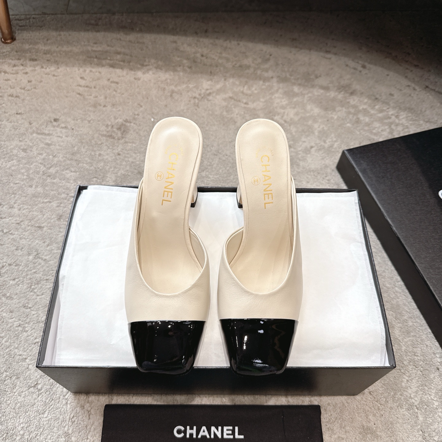 CHANEL Sandals Cowhide Flattering for Fair Skin Elegant Style
