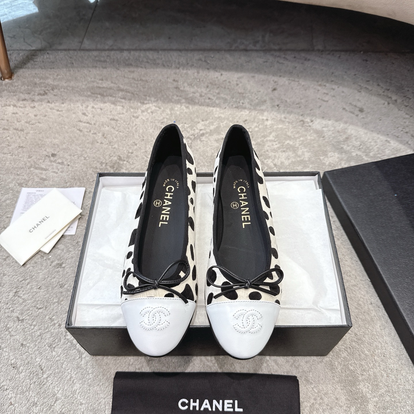 CHANEL классические балетки, лакированный мыс со звездой + импортный тонкий бархат, подошва из натуральной кожи, Италия