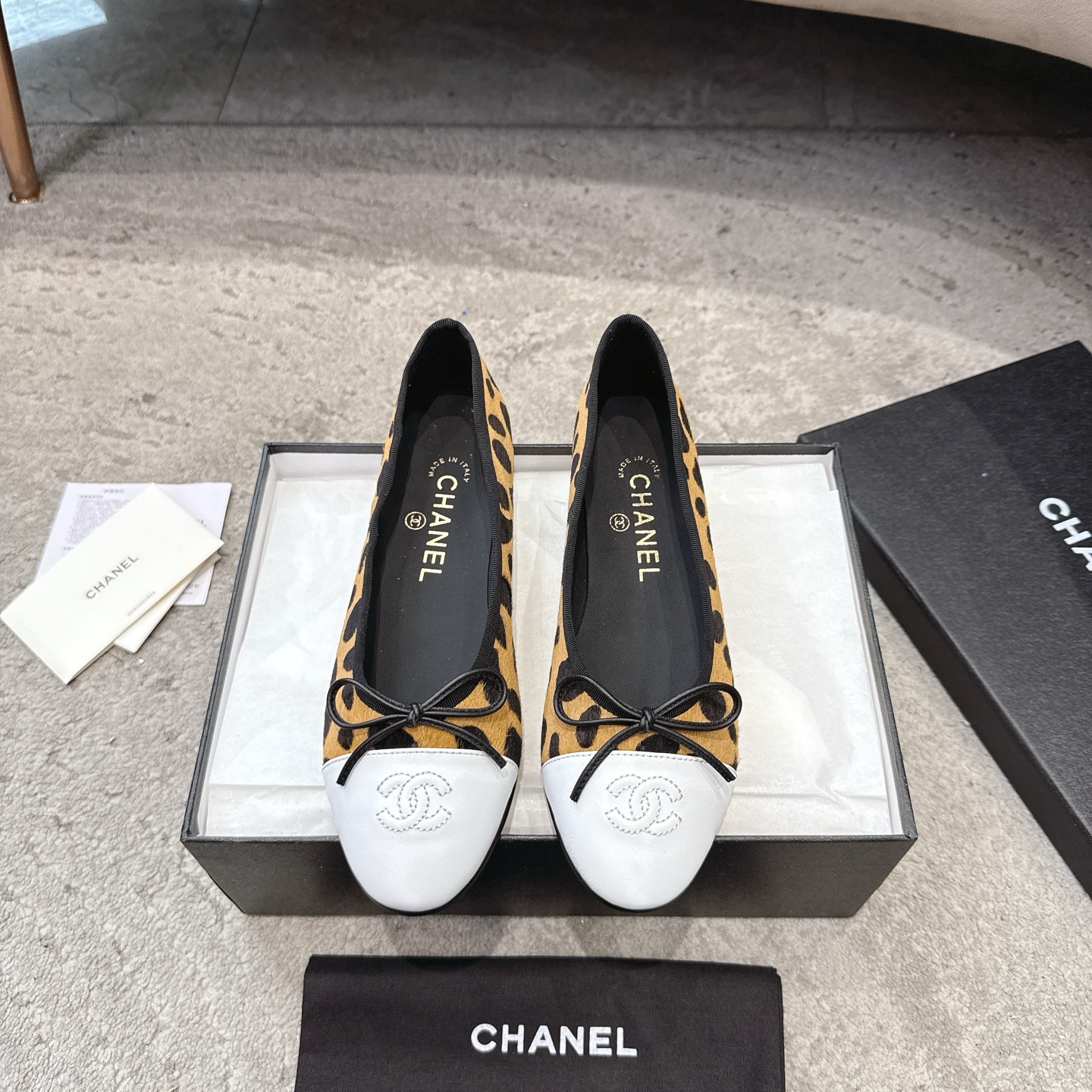 CHANEL классические балетки, лакированный мыс со звездой + импортный тонкий бархат, подошва из натуральной кожи, Италия
