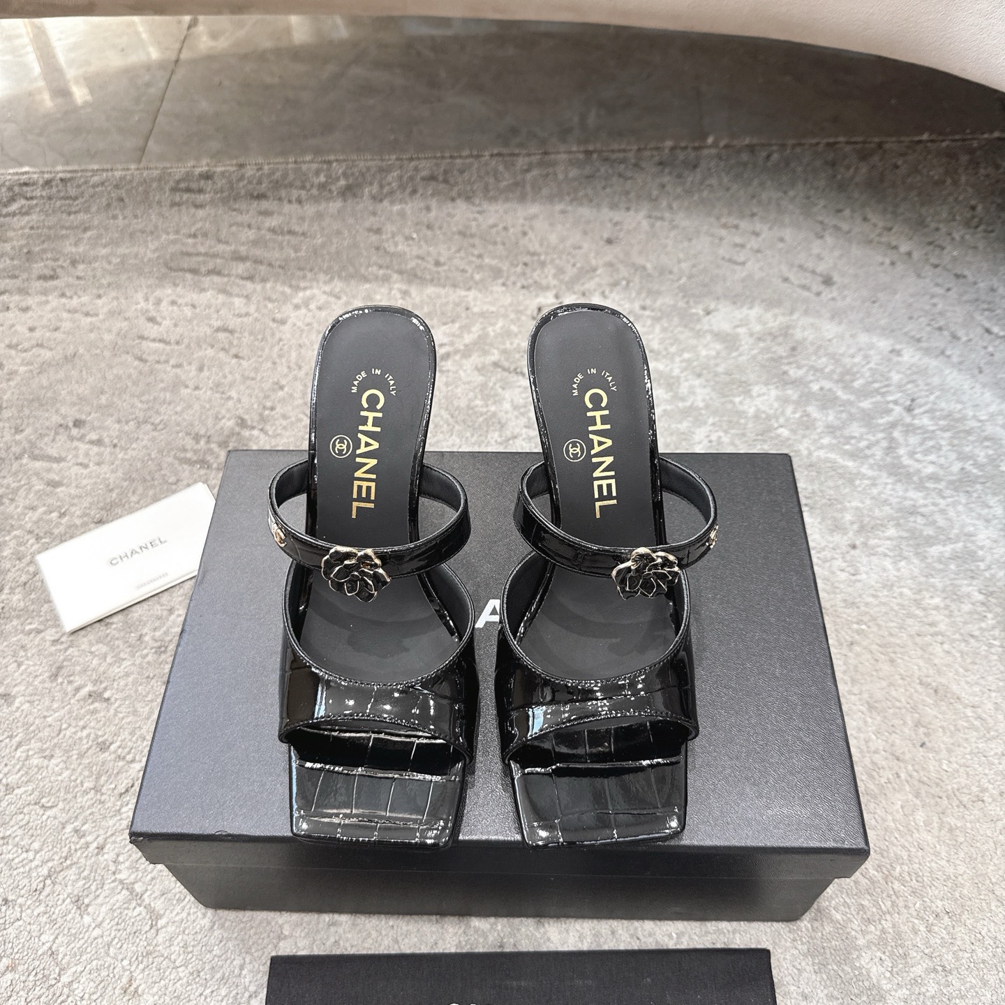 Сандалии CHANEL из телячьей кожи, визуально удлиняют ноги, элегантная модель
