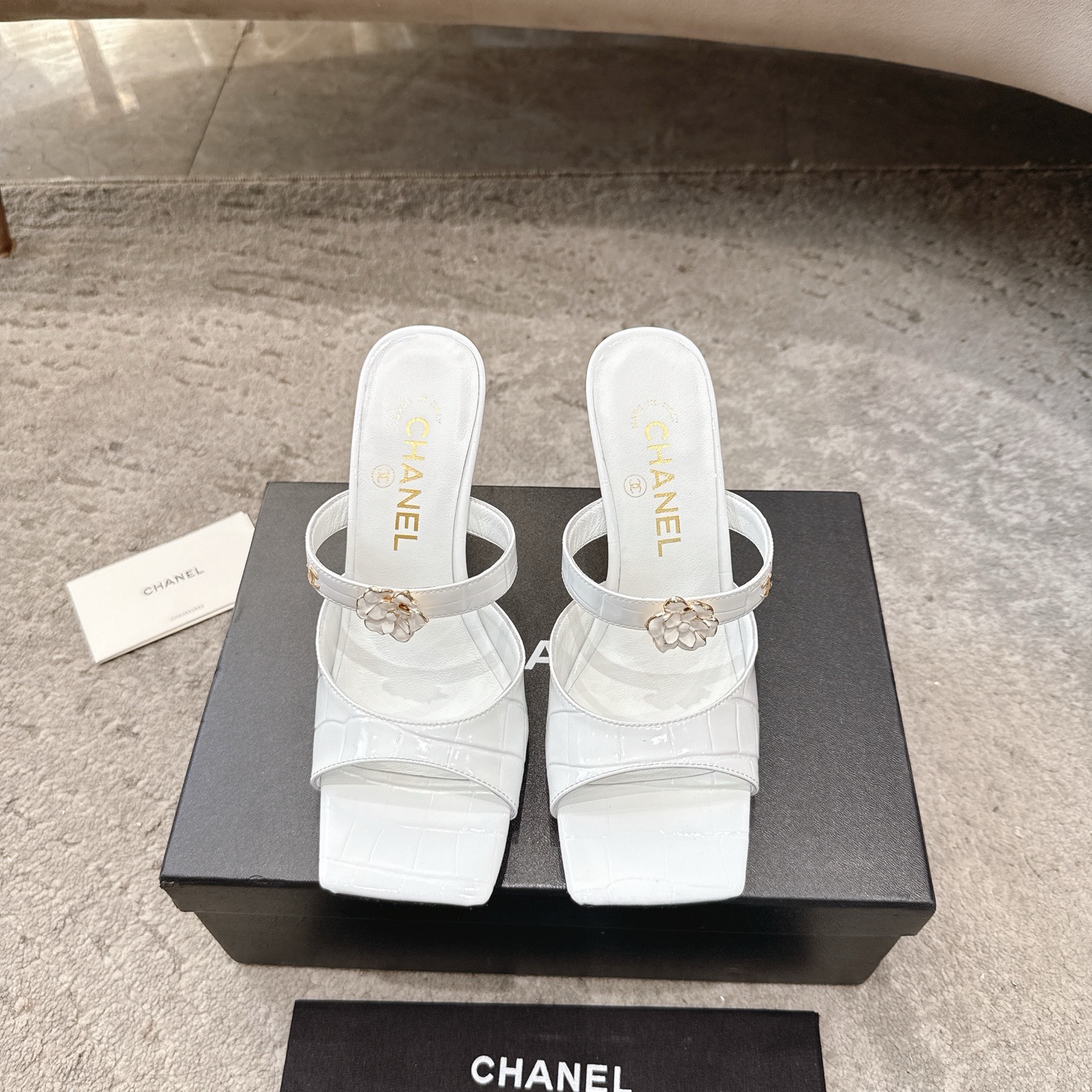 CHANEL сандалии из телячьей кожи, визуально удлиняют ноги, элегантная модель