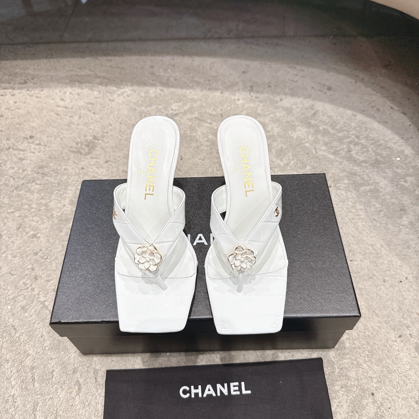 Сандалии CHANEL из телячьей кожи, визуально удлиняют ноги, элегантная модель