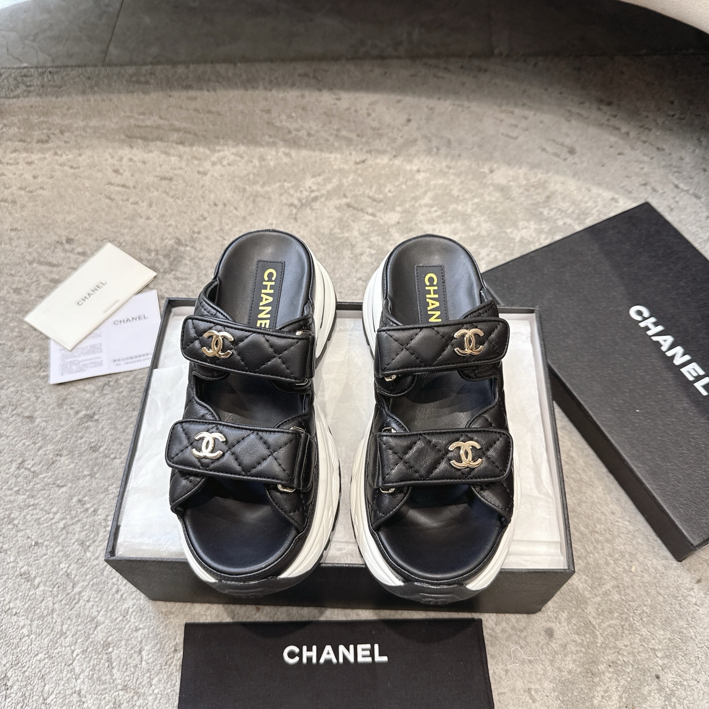 Сандалии CHANEL из телячьей кожи, визуально удлиняют ноги, элегантная модель