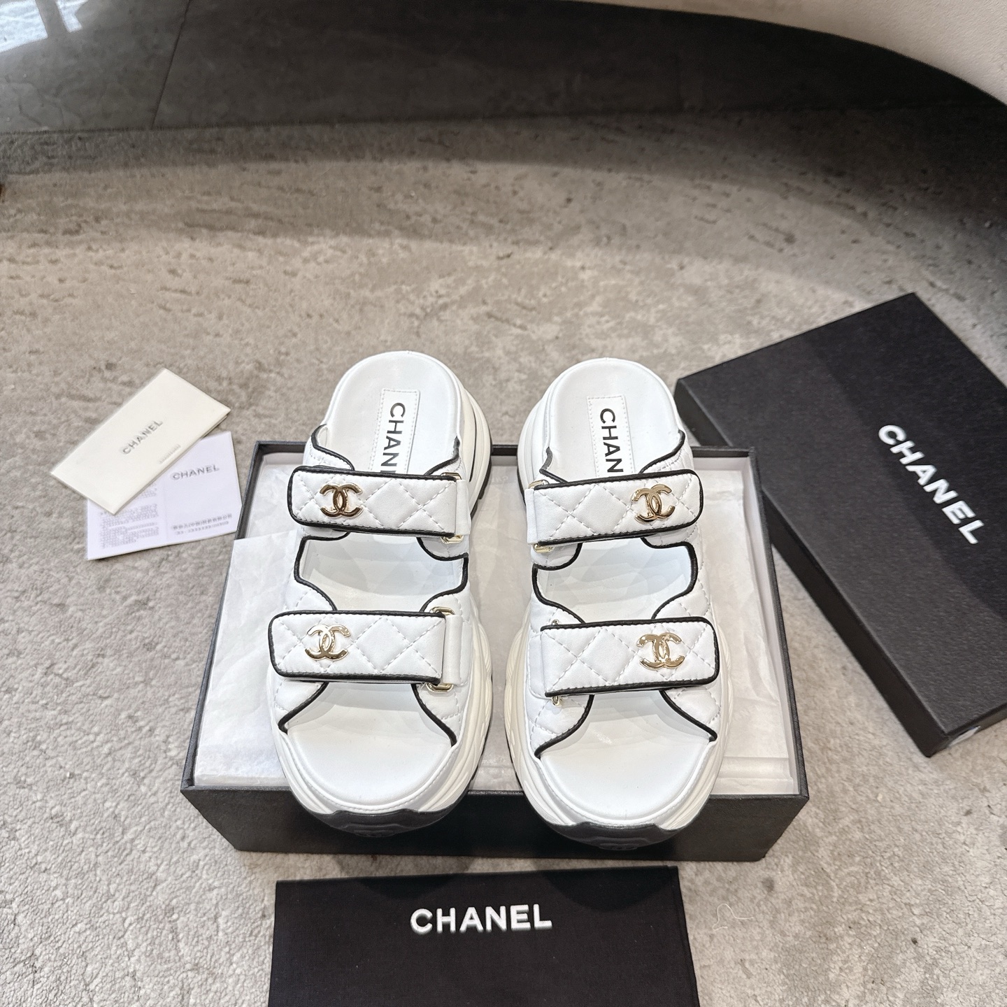 CHANEL сандалии из телячьей кожи, визуально удлиняют ноги, элегантная модель