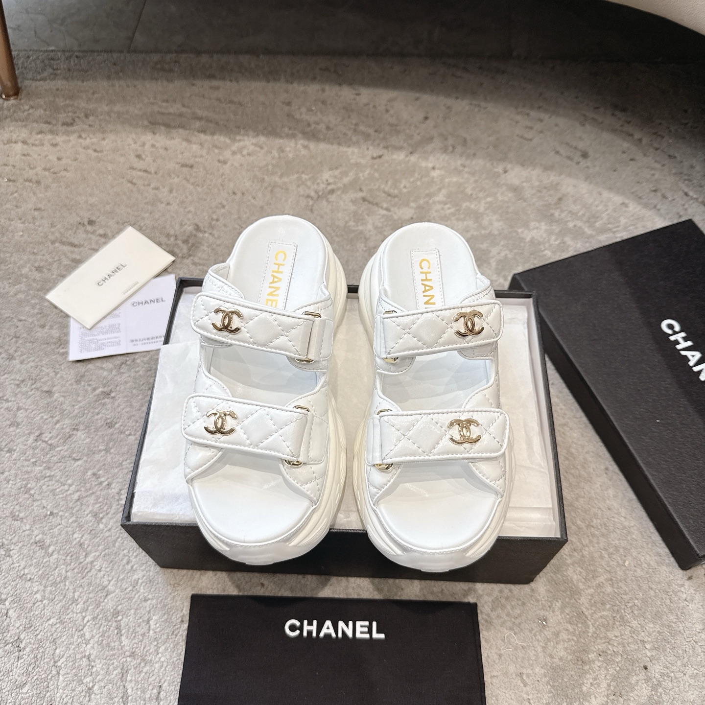 CHANEL сандалии из телячьей кожи, визуально удлиняют ноги, элегантная модель