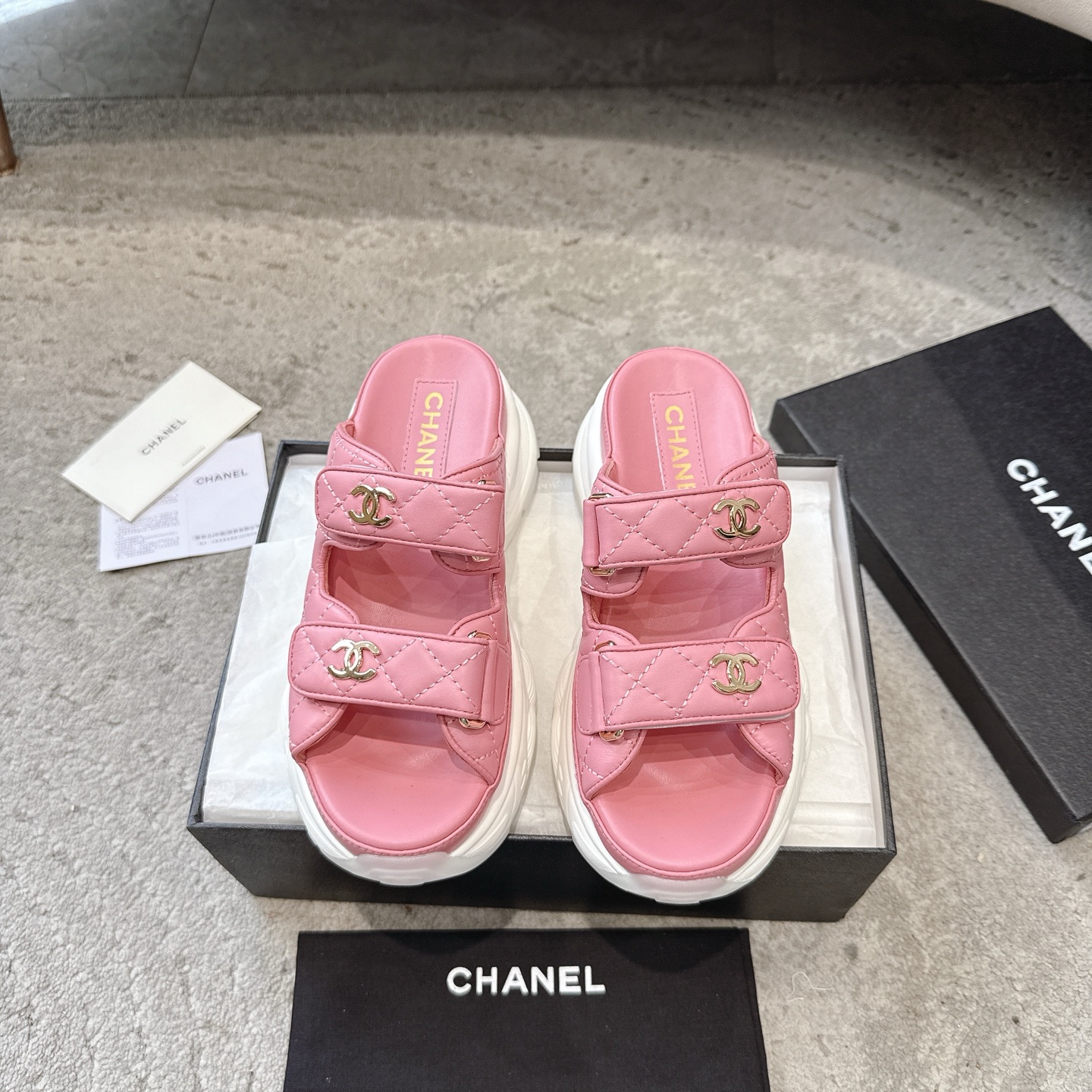 CHANEL сандалии из телячьей кожи, визуально удлиняют ноги, элегантная модель