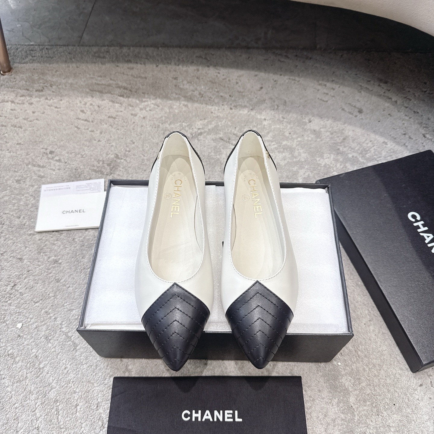 CHANEL Mary Jane sandalen showmodel voering van lamsleer Italiaanse leren zool laat huid stralen en verhoogt uitstraling