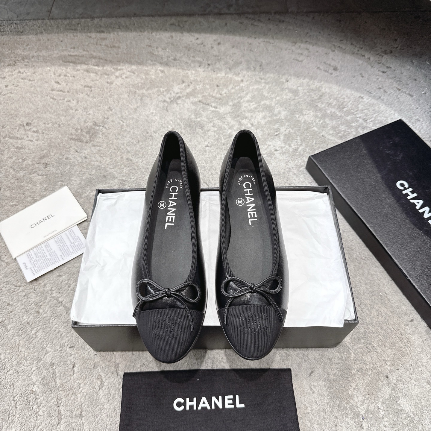 CHANEL классические балетки со звездой из лаковой кожи и импортного тонкого бархата на подошве из натуральной кожи Италии