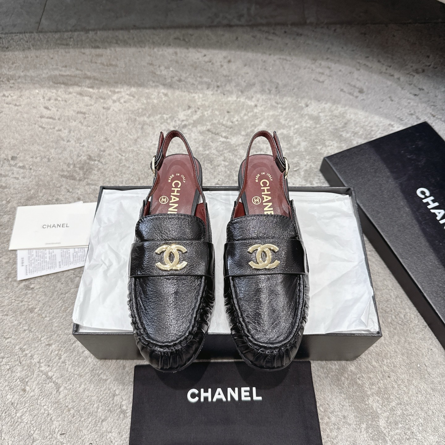 CHANEL 뮬 슈즈 로퍼｜빈티지하고 고급스러운 로퍼｜더블 C 메탈 버클 + 오일 왁스 카프스킨