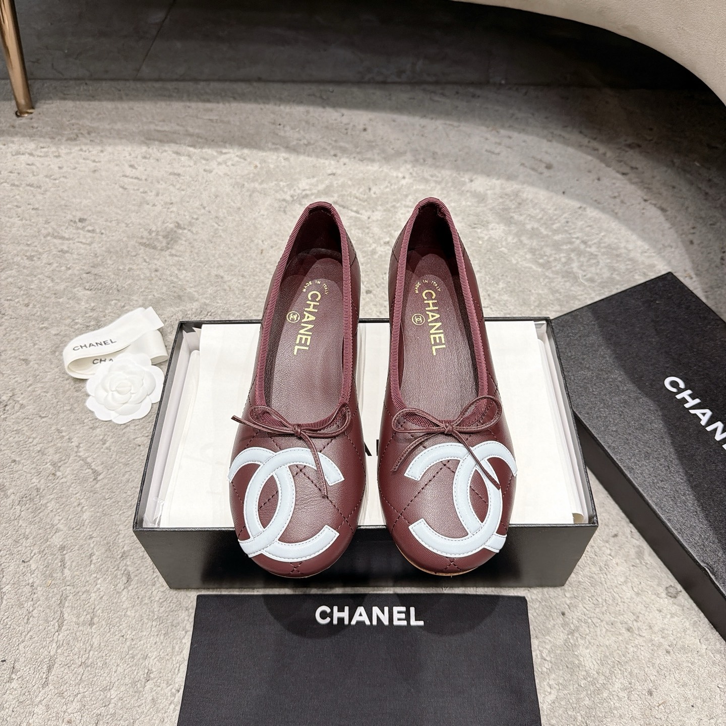 CHANEL Mary Jane сандалии подиумная модель подкладка из овечьей кожи подошва из натуральной итальянской кожи подчеркивает белизну и элегантность