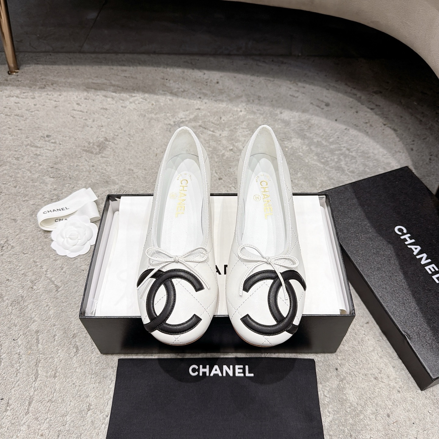 CHANEL Mary Jane сандалии подиумная модель подкладка из овечьей кожи подошва из натуральной итальянской кожи подчеркивает белизну и элегантность