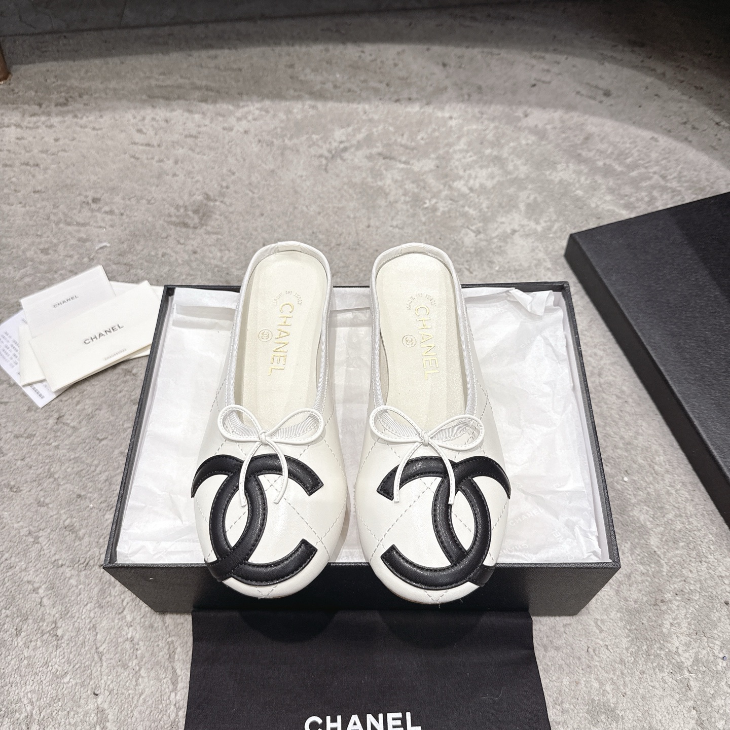 CHANEL Mary Jane sandales défilé, doublure en agneau, semelle en cuir véritable italien, illumine le teint et rehausse l'allure