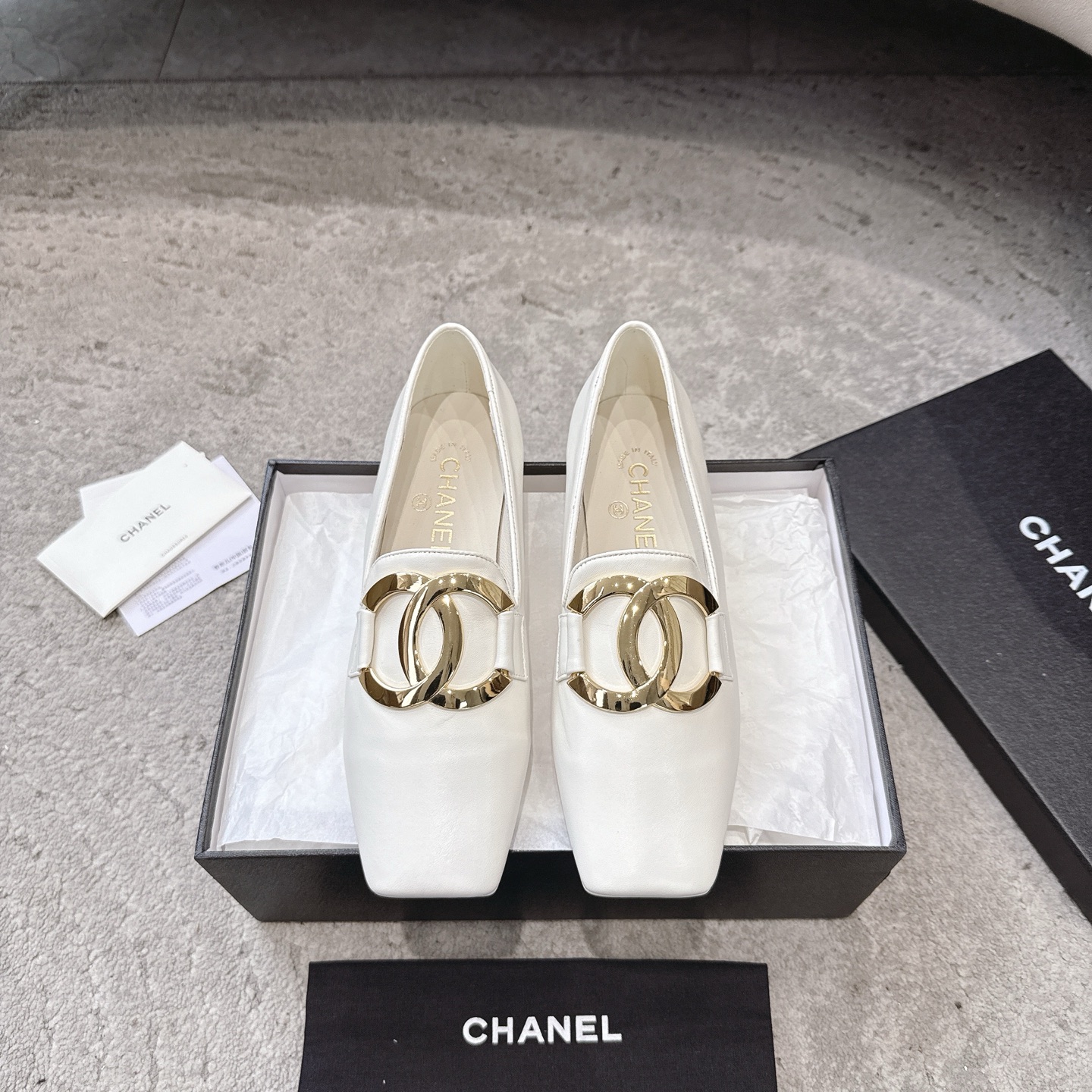 CHANEL Mary Jane sandalen catwalkmodel schapenleren binnenzool Italiaanse leren zool laat huid stralen en verhoogt uitstraling
