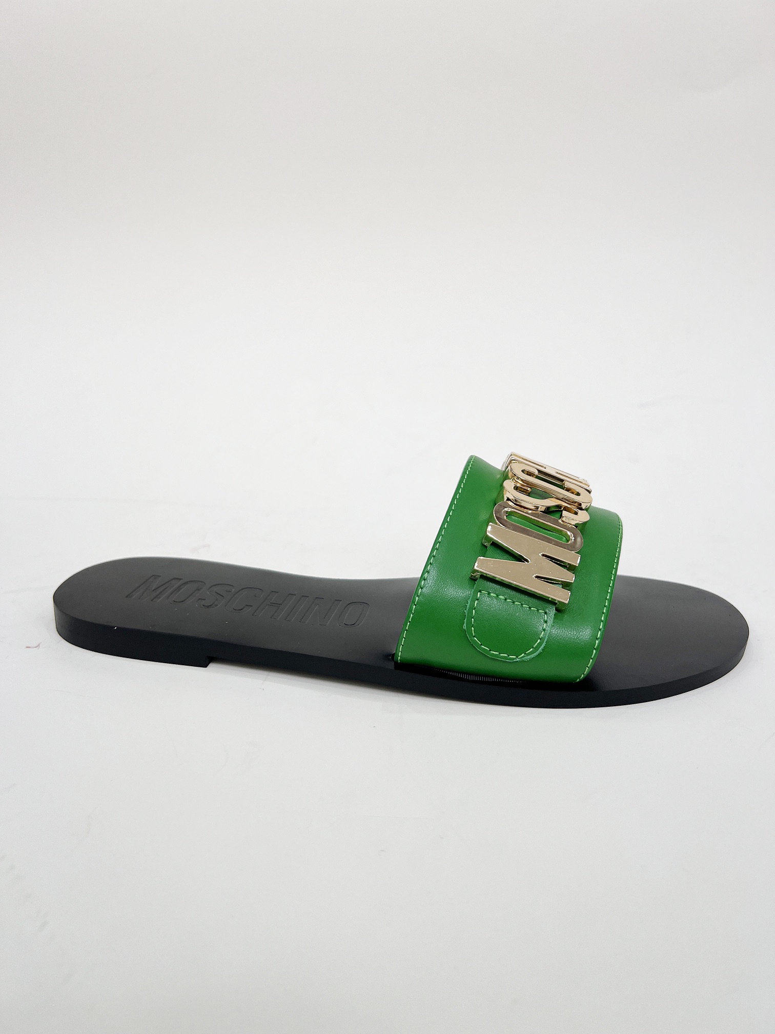 NO:230853,Moschino classic style, cowhide, sheepskin lining, 35-43, slippers, slippers, cowhide, sheepskin19860909Moschino莫斯奇经典款,牛皮面,羊皮内里,35－43,,拖鞋,slippers,cowhide,sheepskin,Women's Shoes