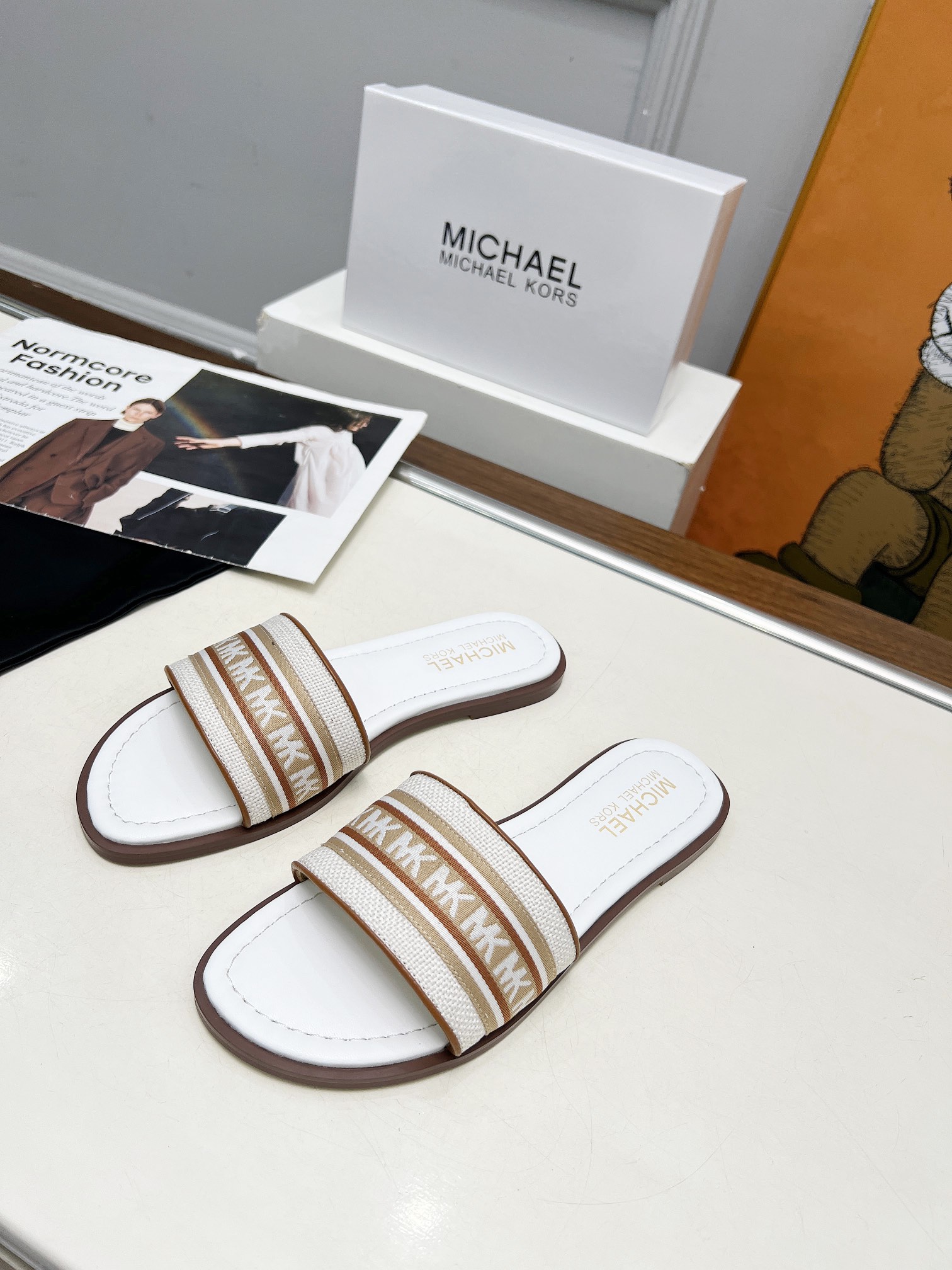 NO:230856,MlCHAEL new style fabric cowhide inner sheepskin, size 35-43 genuine leather sole 170, slippers, slippers, cowhide, sheepskin19860909MlCHAEL 新款 面料 牛皮 内里 羊皮,码数 35-43 真皮底170,拖鞋,slippers,cowhide,sheepskin,Women's Shoes