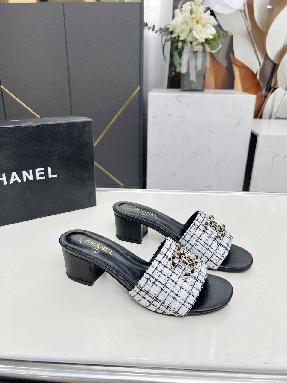 NO:247032,Chanel Chanel new style slippers official website counter, fabric sheepskin, inner sheepskin, footbed goatskin, 3 colors optional, size 35-42, genuine leather sole, slippers, chanel, chanel, slippers, sheepskin19860909chanel 香奈儿 新款 拖鞋 官网专柜,面料羊皮、内里绵羊皮,垫脚山羊皮,3色任选,35－42码, 真皮底,拖鞋,chanel,chanel,slippers,sheepskin,Women's Shoes