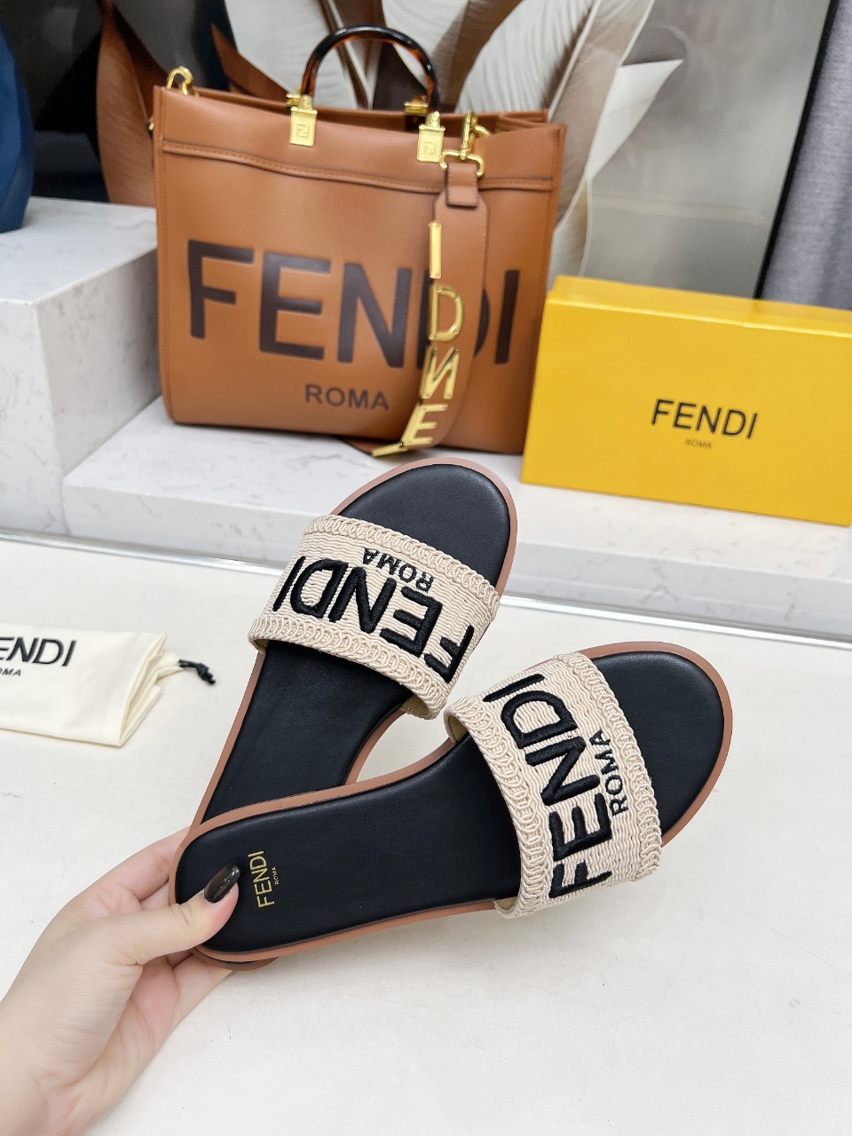 Fendi Summer Slides: Genuine Leather, Comfortable & Fashionable Sandals 2 i1744446309042 1658 0 0