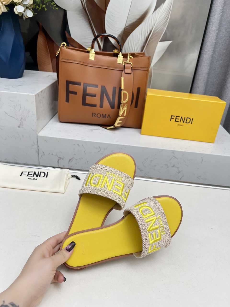 NO:240536,The latest summer hot-selling FENDI sandals, original and authentic counter, fabric inner layer of sheepskin, rubber sole genuine leather sole, size 35-44 welcome to place an order, slippers, fendi, fendi, sandals, slippers, sheepskin19860909最新夏季爆款FENDI芬迪凉鞋,专柜原装正版,面料内里头层羊皮,橡胶底真皮底,35—44码欢迎下单,,拖鞋,fendi,fendi,sandals,slippers,sheepskin,Women's Shoes