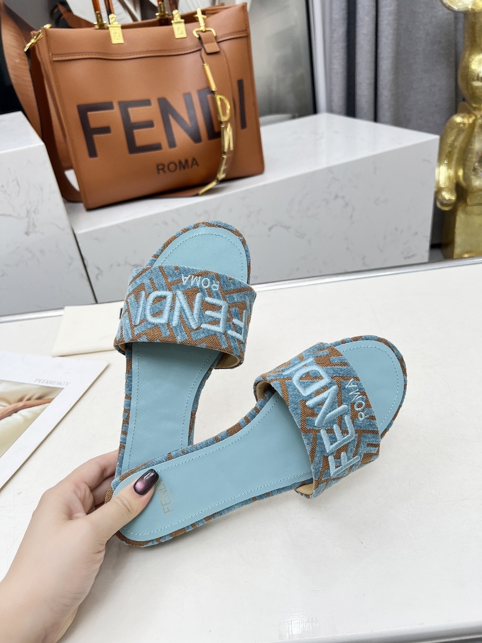 NO:240524,The latest summer hot-selling FENDI sandals, original and authentic counter, fabric inner layer of sheepskin, rubber sole genuine leather sole, size 35-44 welcome to place an order, slippers, fendi, fendi, sandals, slippers, sheepskin19860909最新夏季爆款FENDI芬迪凉鞋,专柜原装正版,面料内里头层羊皮,橡胶底真皮底,35—44码欢迎下单,,拖鞋,fendi,fendi,sandals,slippers,sheepskin,Women's Shoes