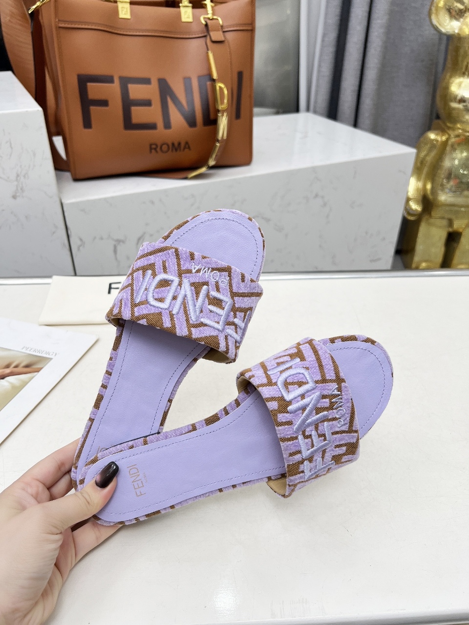 NO:240147,The latest summer hot-selling FENDI sandals, original and authentic counter, fabric inner layer of sheepskin, rubber sole genuine leather sole, size 35-44 welcome to place an order, slippers, fendi, fendi, sandals, slippers, sheepskin19860909最新夏季爆款FENDI芬迪凉鞋,专柜原装正版,面料内里头层羊皮,橡胶底真皮底,35—44码欢迎下单,,拖鞋,fendi,fendi,sandals,slippers,sheepskin,Women's Shoes