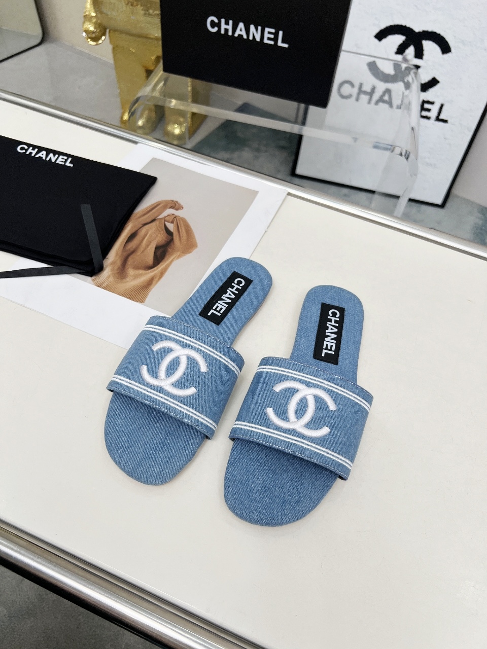 NO:266260,Chanel Chanel new style slippers official website counter, fabric sheepskin, inner sheepskin, footbed goatskin, 3 colors optional, size 35-42, genuine leather sole, slippers, chanel, chanel, slippers, sheepskin19860909chanel 香奈儿 新款 拖鞋 官网专柜,面料羊皮、内里绵羊皮,垫脚山羊皮,3色任选,35－42码, 真皮底,拖鞋,chanel,chanel,slippers,sheepskin,Women's Shoes