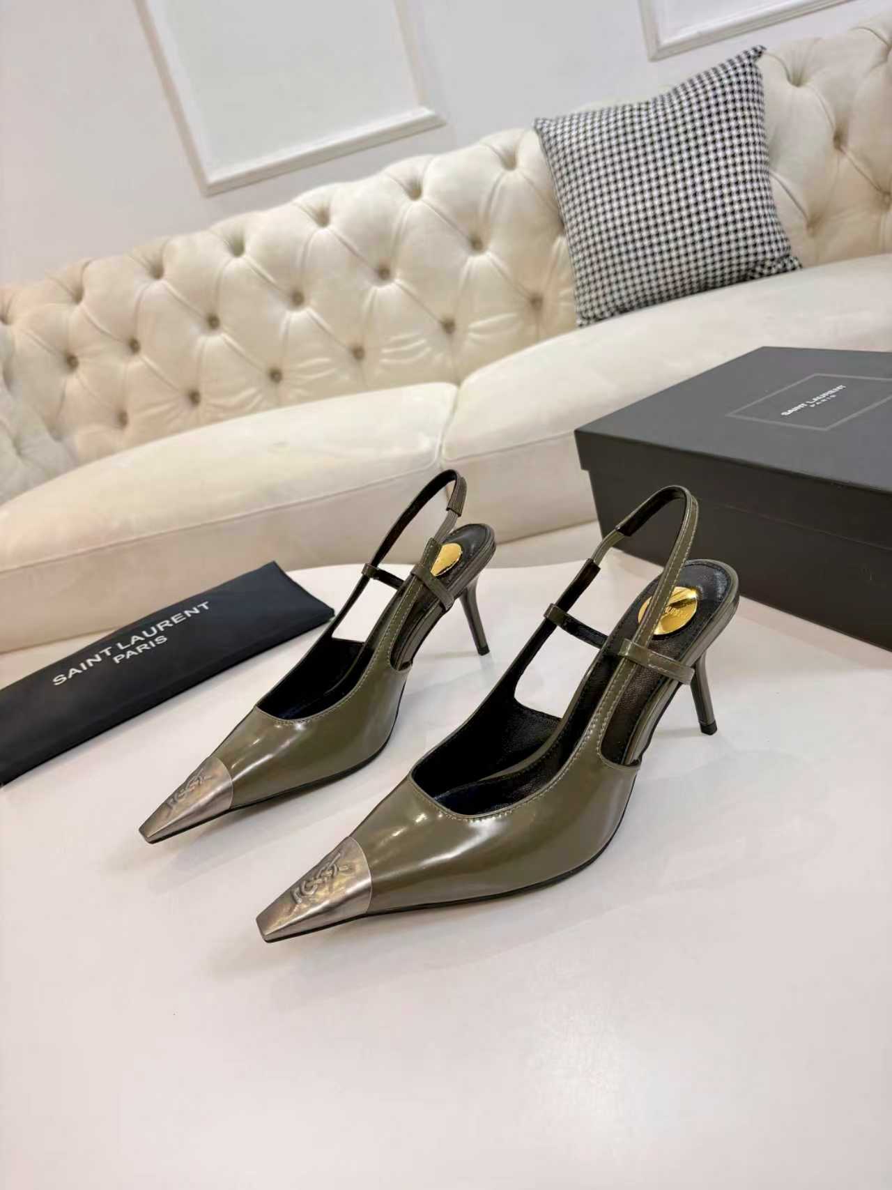 Nuevo estilo de principios de primavera de 2026🖤Saint Laurent / YSL🖤Sandalias de tacón alto con logo de letras de met…