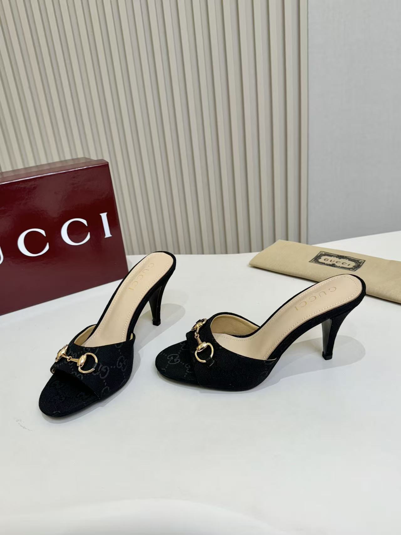 NO:814779,2026 Gucci new running version, sizes 35-43, rubber soles, leather soles, slippers, gucci, slippers198609092026古驰新款跑量版 码数35-43码 橡胶底,皮底,拖鞋,gucci,slippers,Women's Shoes