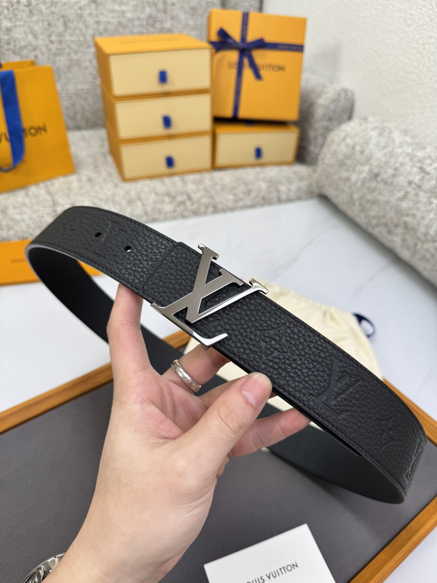 Louis Vuitton LV腰带 系列 原厂五金 精致手工绘边 柔软舒适 宽4.0