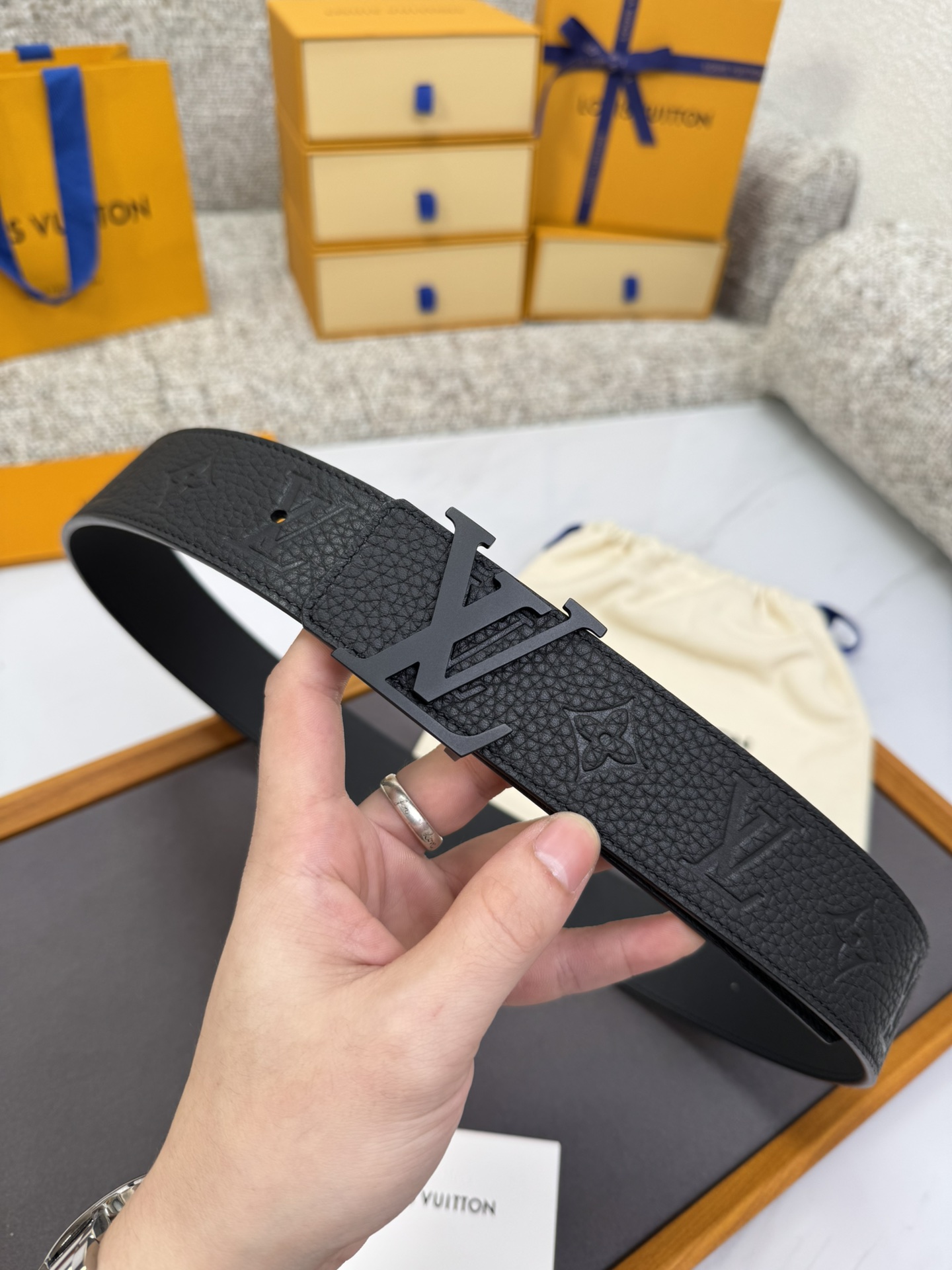 Louis Vuitton LV腰带 系列 原厂五金 精致手工绘边 柔软舒适 宽4.0