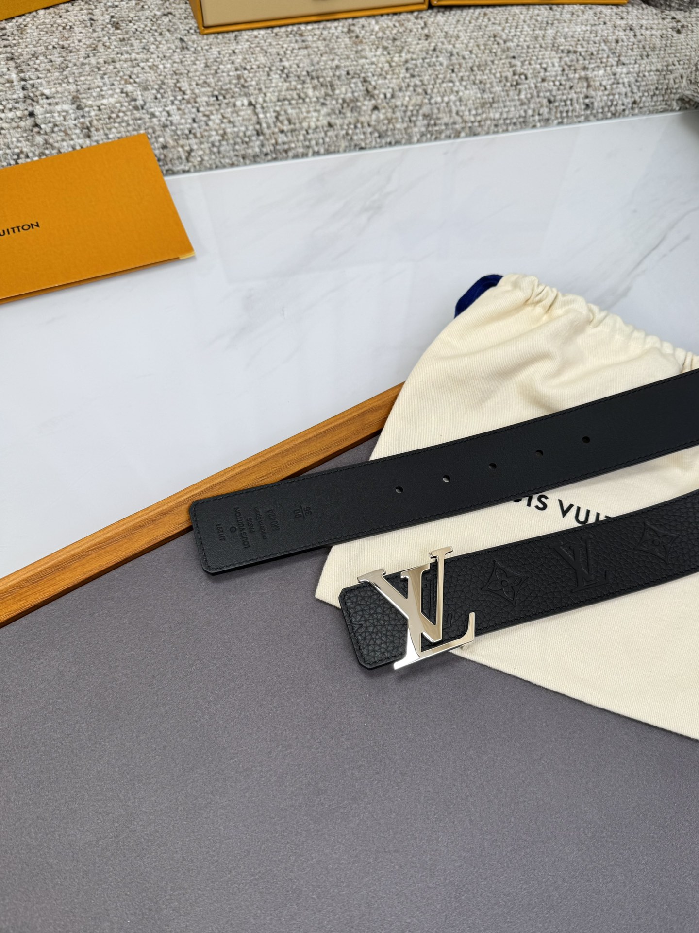 Louis Vuitton LV腰带 系列 原厂五金 精致手工绘边 柔软舒适 宽4.0