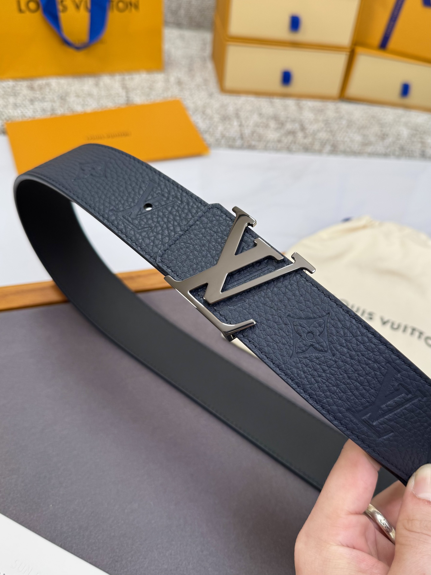 Louis Vuitton LV腰带 系列 原厂五金 精致手工绘边 柔软舒适 宽4.0