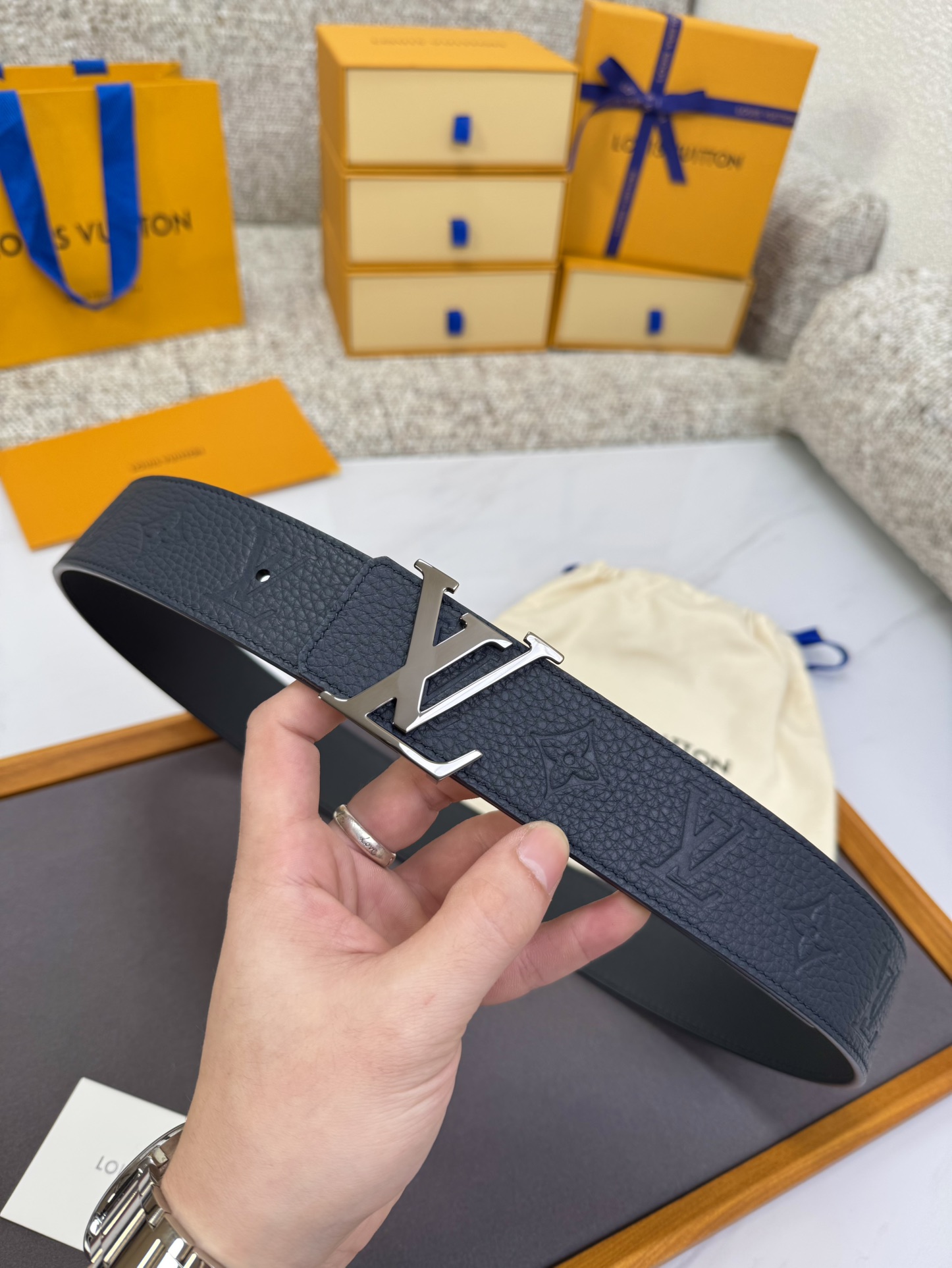 Louis Vuitton LV腰带 系列 原厂五金 精致手工绘边 柔软舒适 宽4.0