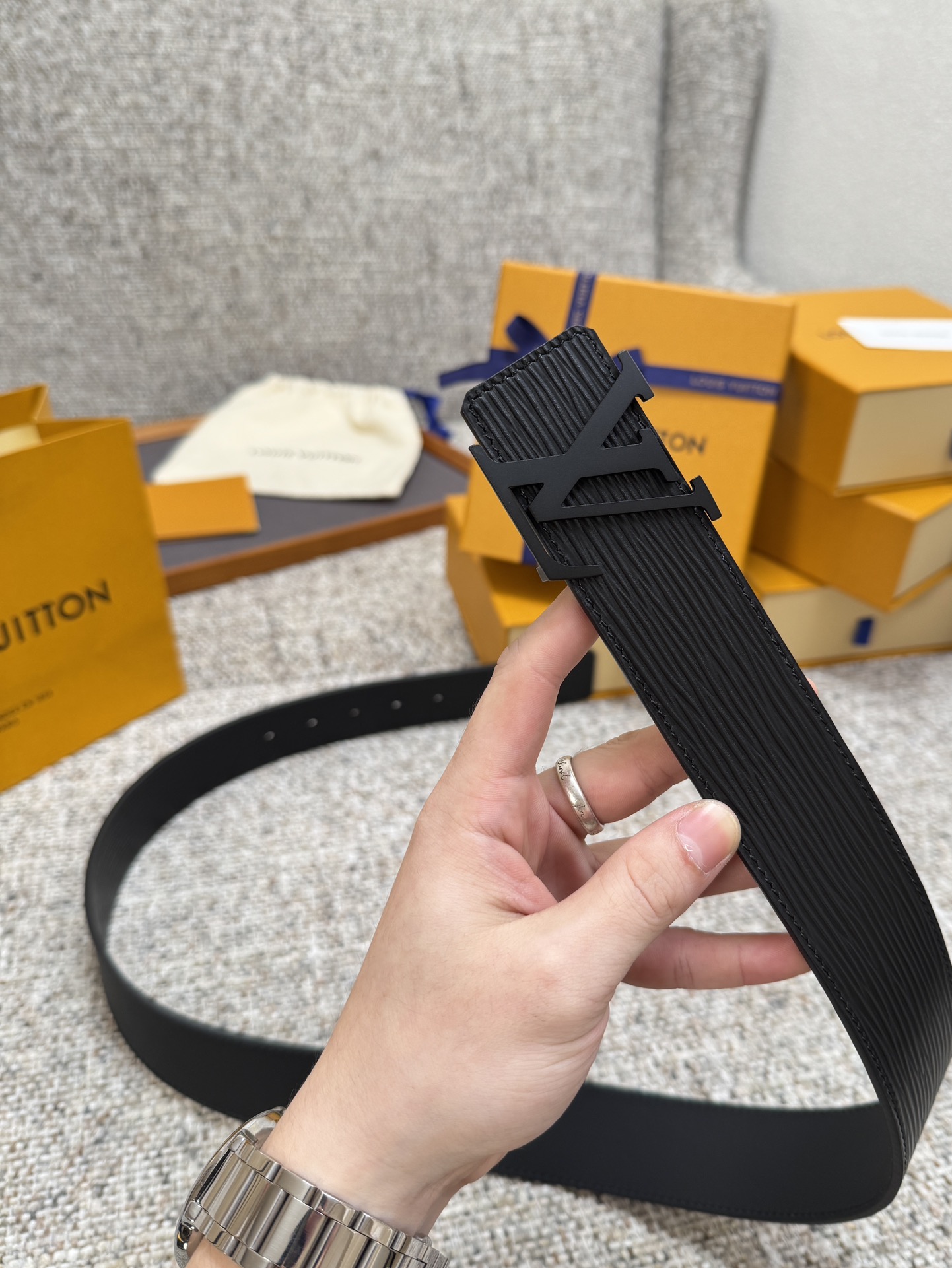 LV.路易 全套包装 宽度 40mm宽度 正品一体铸造五金钢扣 原厂皮料 双面原厂定制进口面料 可送礼自