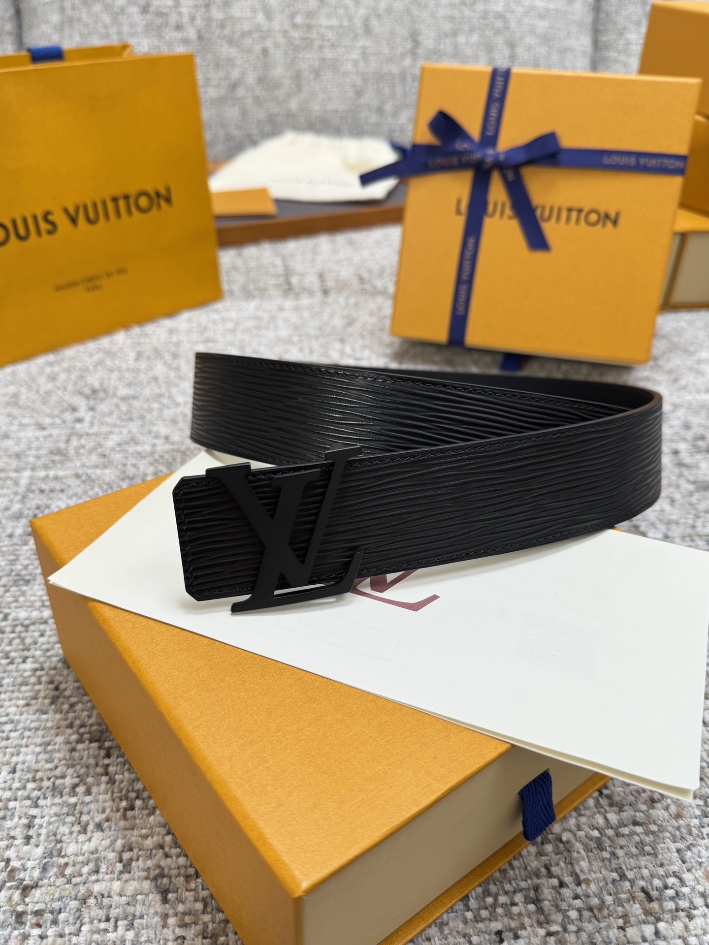 LV.路易 全套包装 宽度 40mm宽度 正品一体铸造五金钢扣 原厂皮料 双面原厂定制进口面料 可送礼自