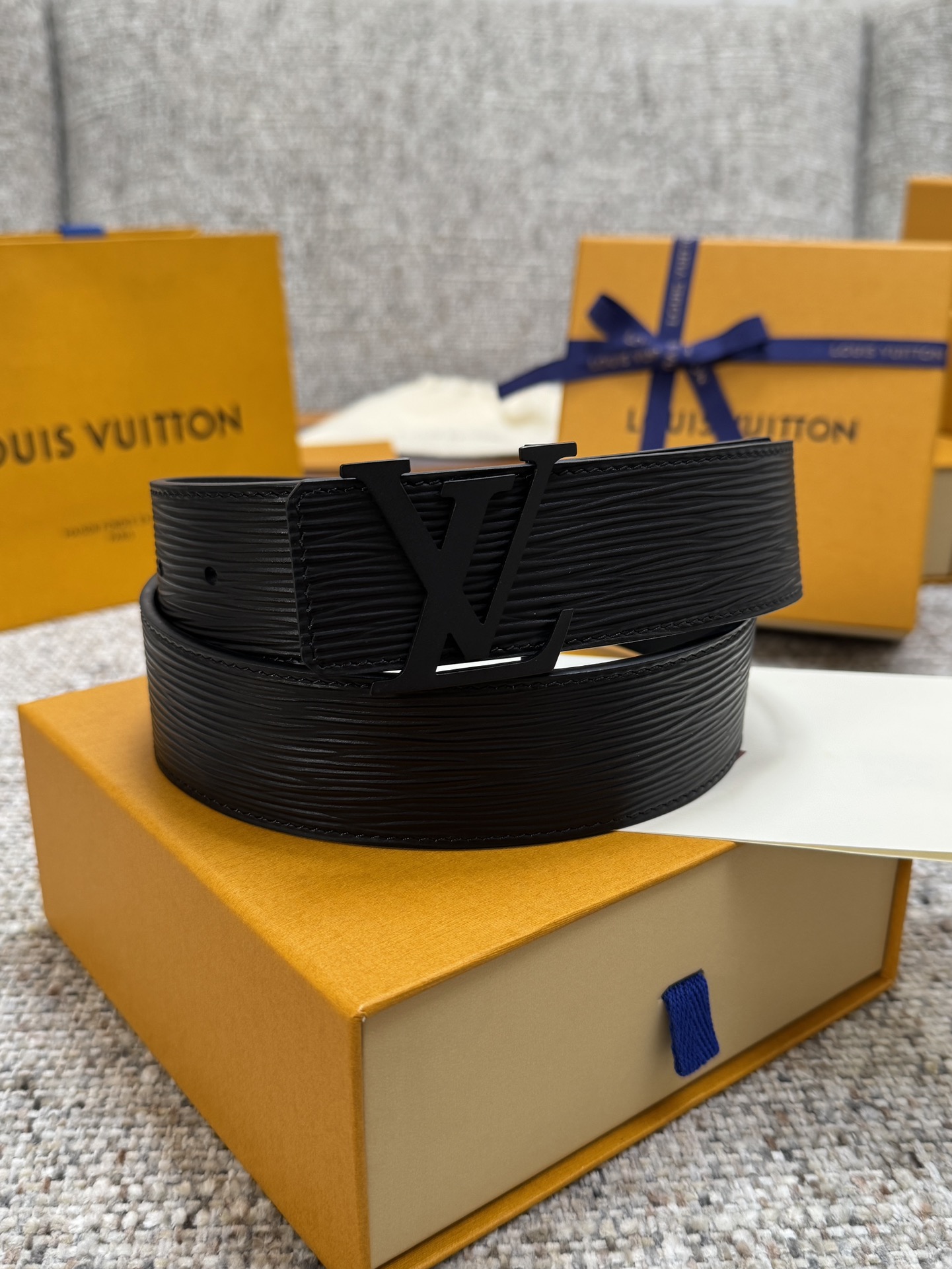 LV.路易 全套包装 宽度 40mm宽度 正品一体铸造五金钢扣 原厂皮料 双面原厂定制进口面料 可送礼自