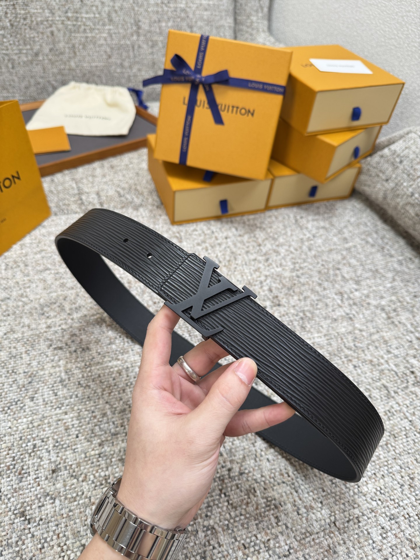 LV.路易 全套包装 宽度 40mm宽度 正品一体铸造五金钢扣 原厂皮料 双面原厂定制进口面料 可送礼自