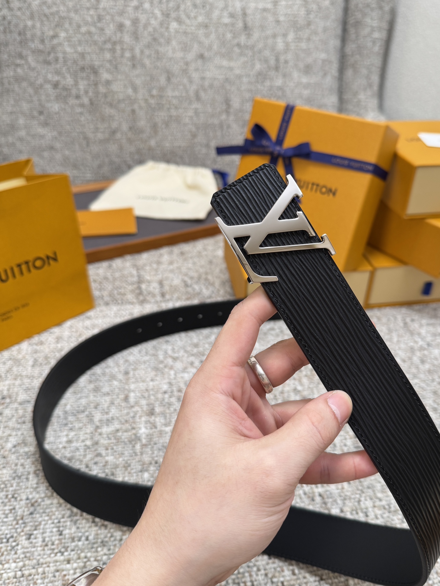 LV.路易 全套包装 宽度 35mm宽度 正品一体铸造五金钢扣 原厂皮料 双面原厂定制进口面料 可送礼自