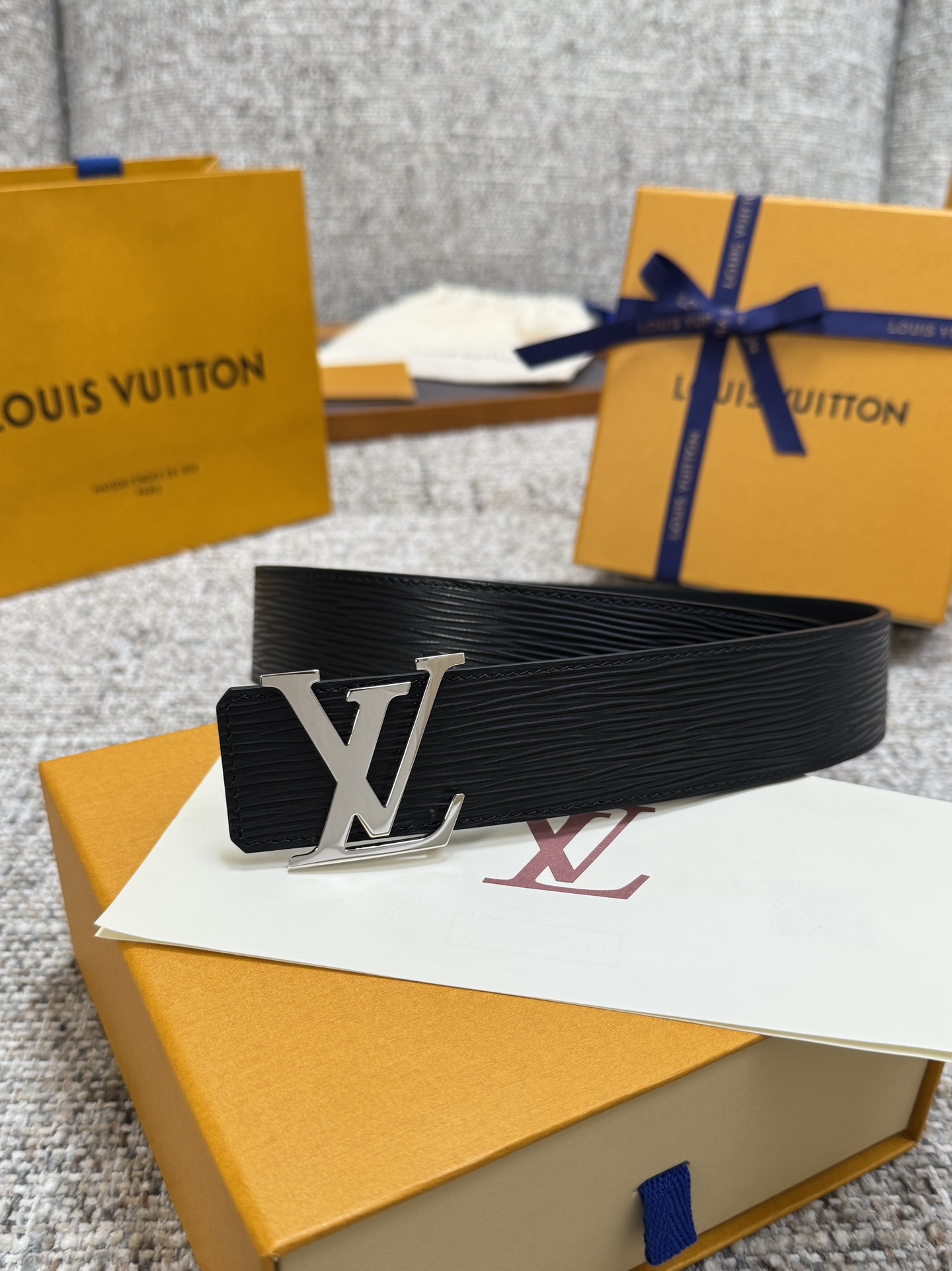 LV.路易 全套包装 宽度 35mm宽度 正品一体铸造五金钢扣 原厂皮料 双面原厂定制进口面料 可送礼自