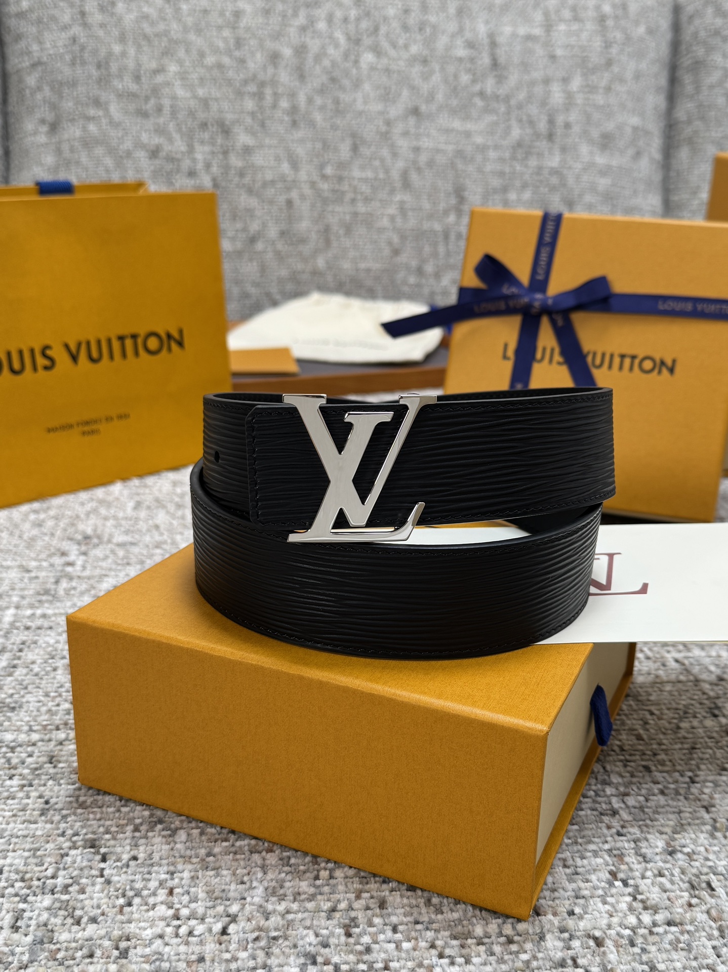 LV.路易 全套包装 宽度 35mm宽度 正品一体铸造五金钢扣 原厂皮料 双面原厂定制进口面料 可送礼自