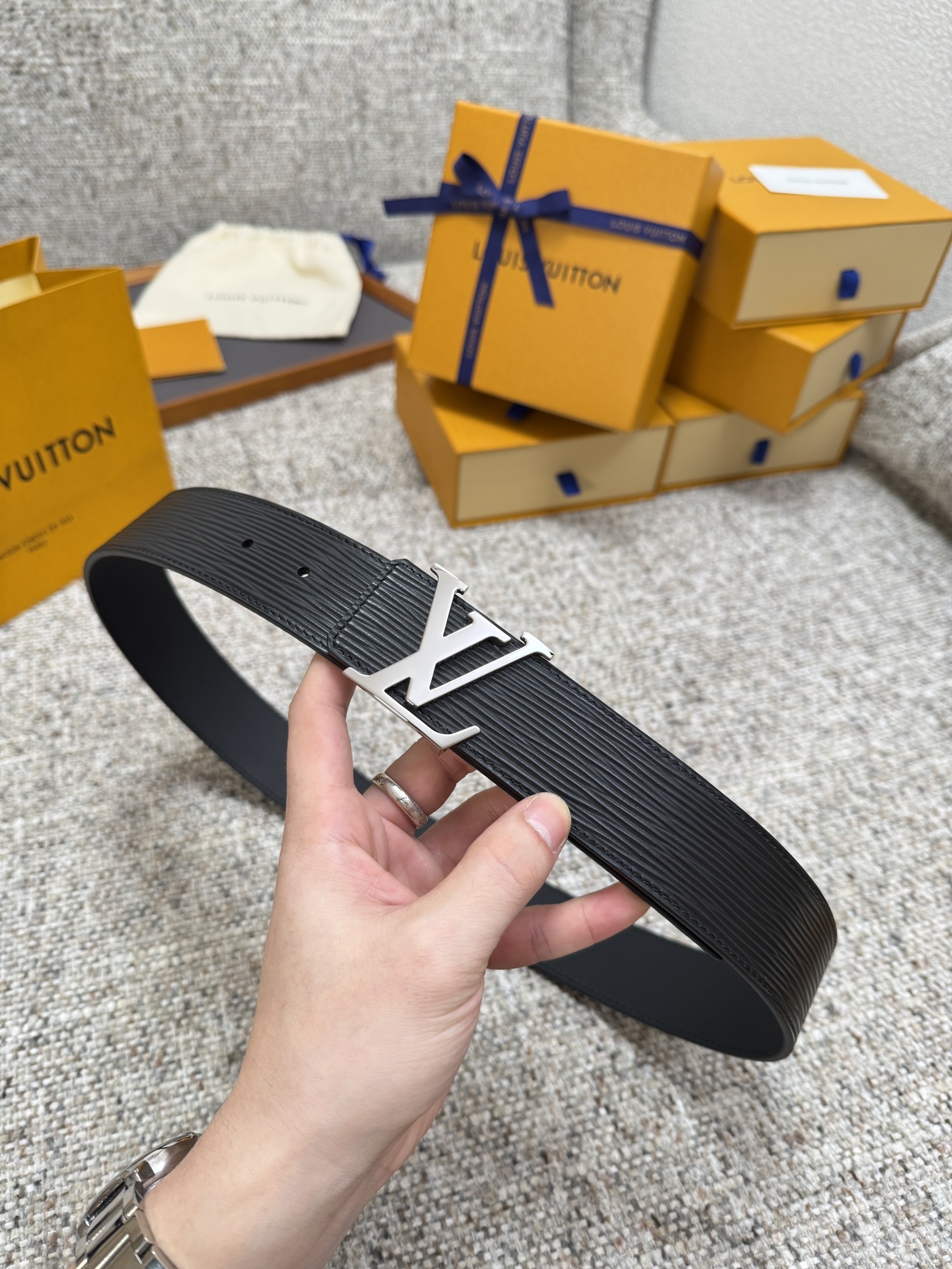 LV.路易 全套包装 宽度 35mm宽度 正品一体铸造五金钢扣 原厂皮料 双面原厂定制进口面料 可送礼自