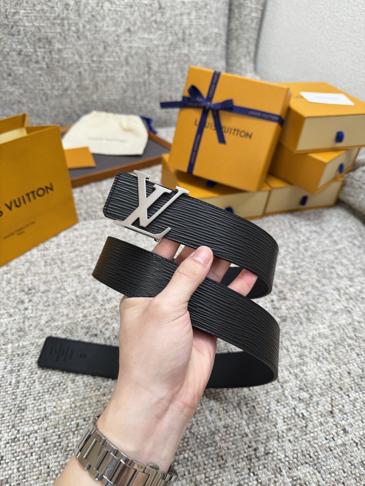 LV.路易 全套包装 宽度 35mm宽度 正品一体铸造五金钢扣 原厂皮料 双面原厂定制进口面料 可送礼自