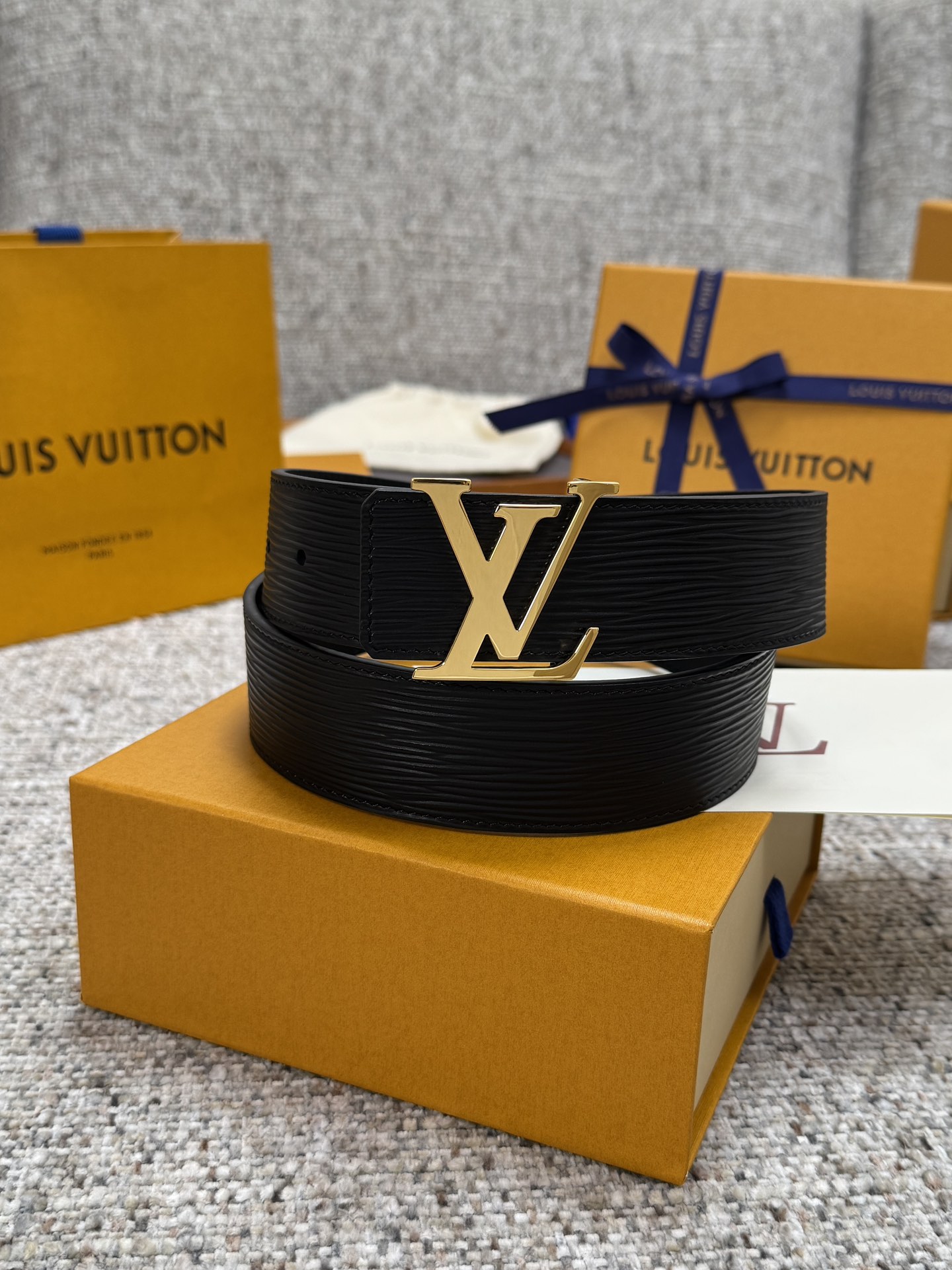 LV.路易 全套包装 宽度 35mm宽度 正品一体铸造五金钢扣 原厂皮料 双面原厂定制进口面料 可送礼自